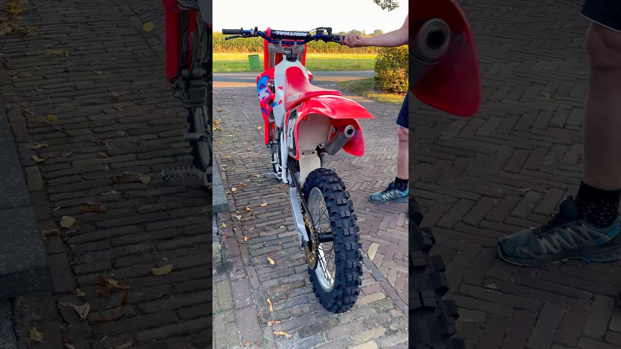 Raw 2-Stroke Power! 1993 Honda CR125 Rev Sound 
