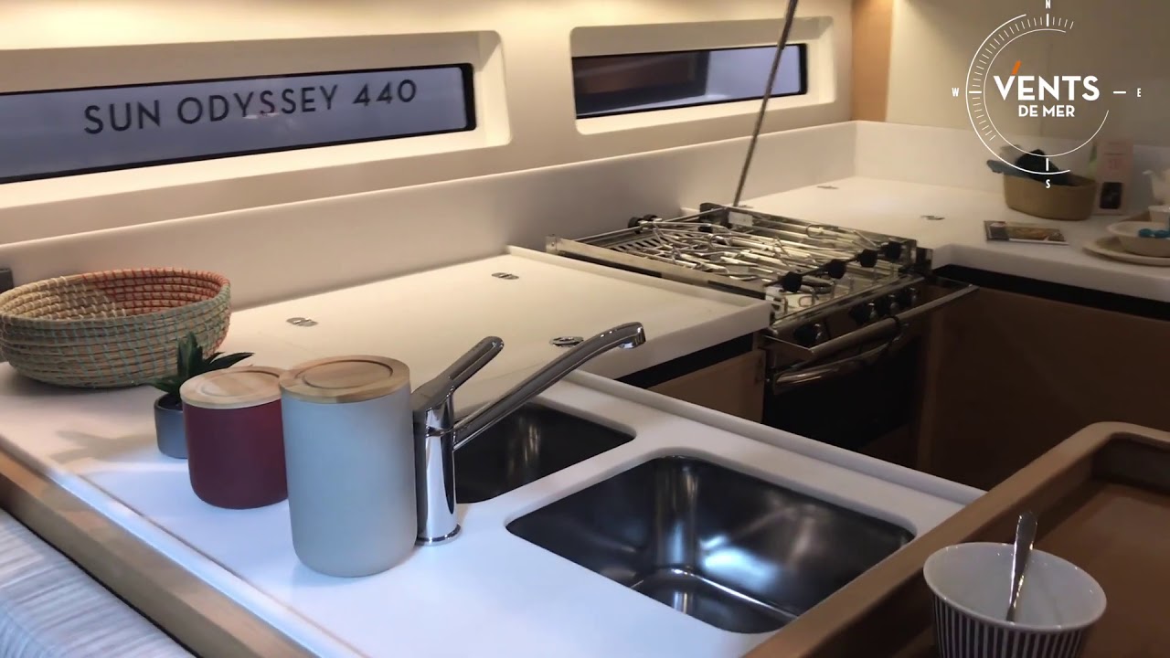 Montez à bord du Sun Odyssey 490 !