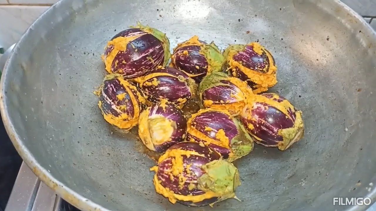Brinjal curry recipe/Badanekayi yenngayi 