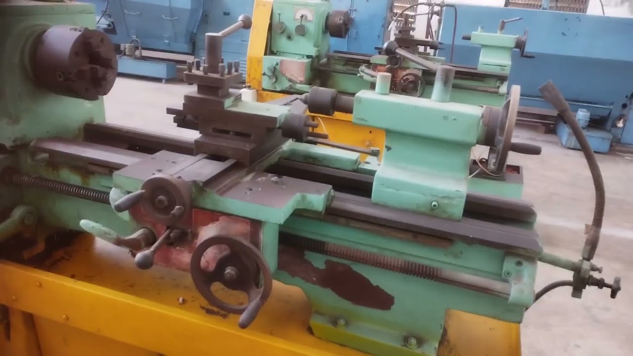 Lathe machine in workshop @Banoclip