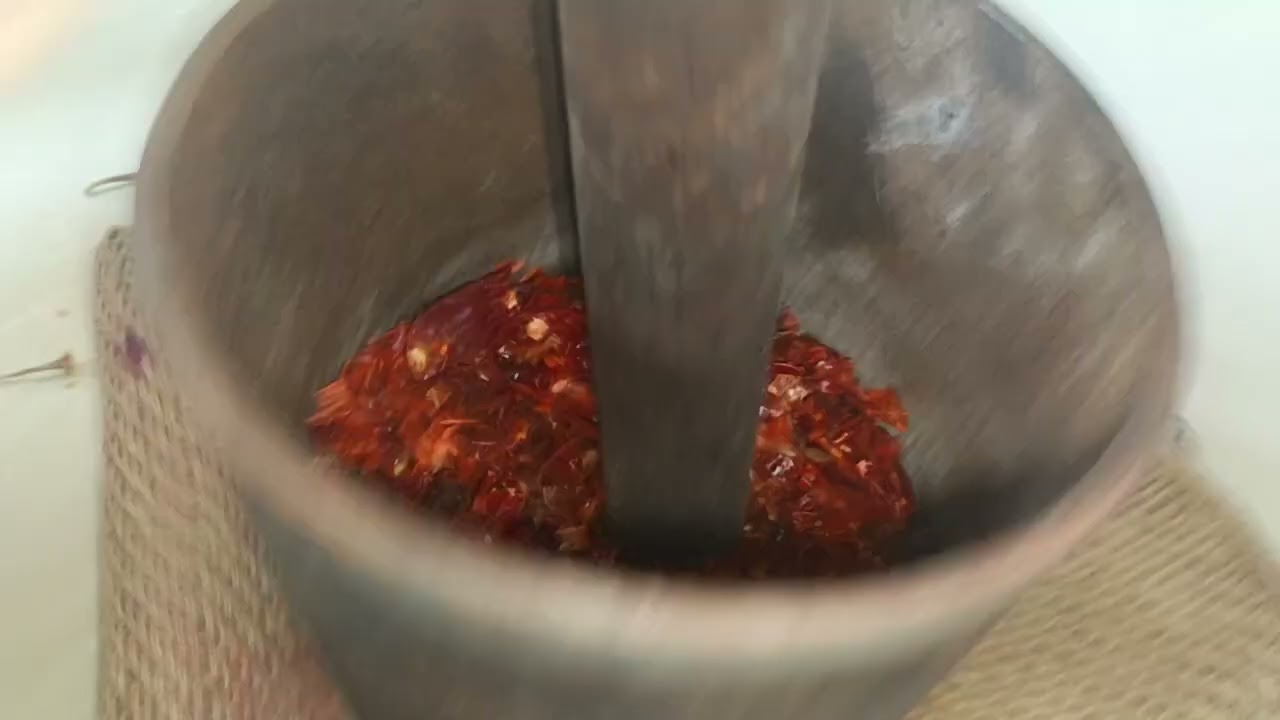I make a graind  red chilli powder 