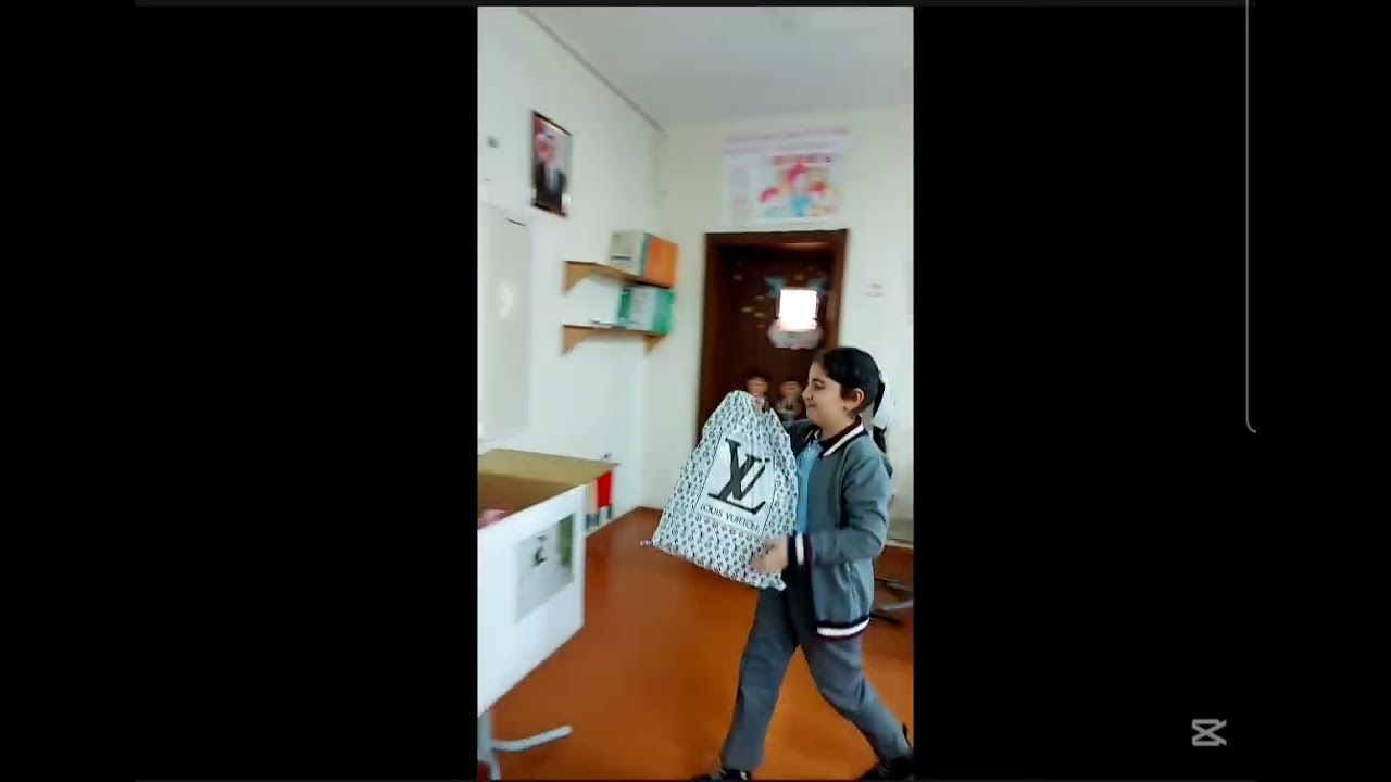 279 nömrəli tam orta məktəbin 2A sinif şagirdlərindən 