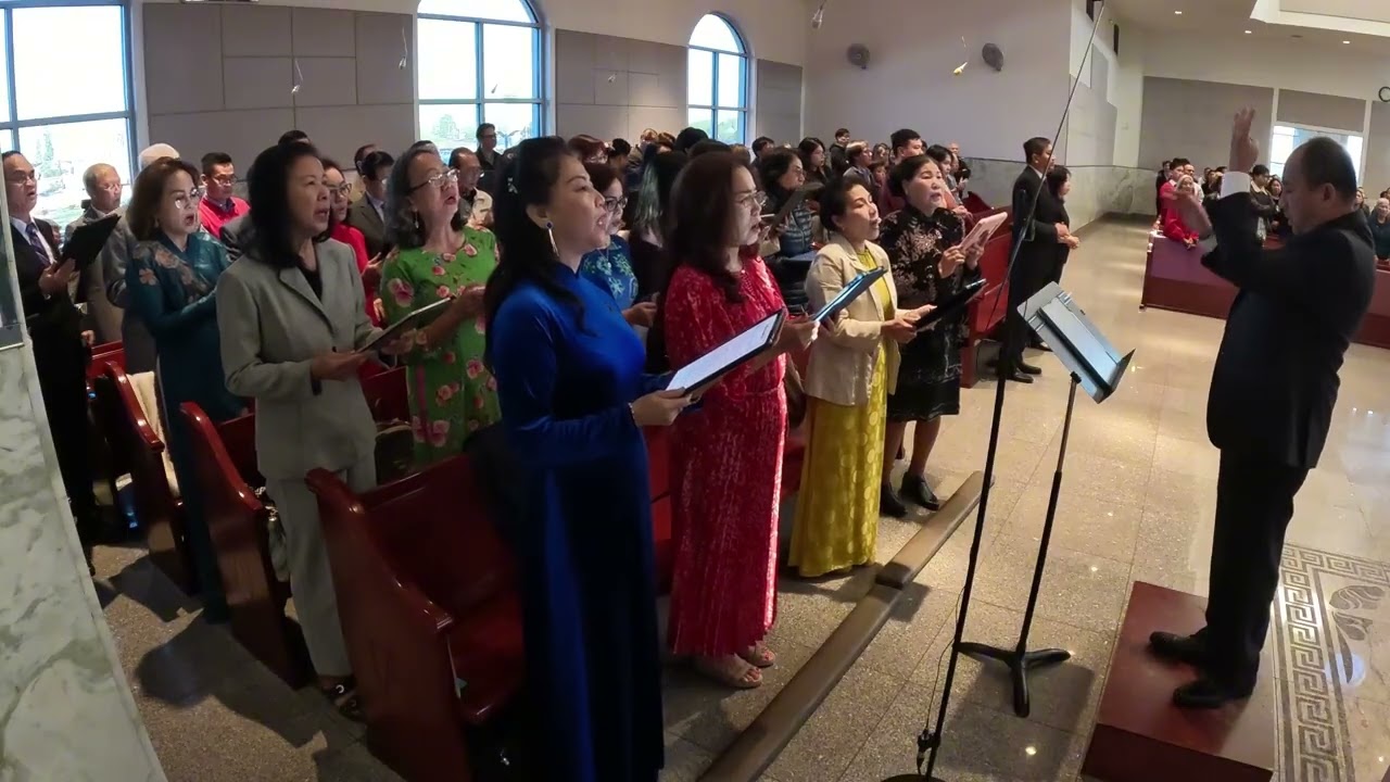 Hân Hoan Muôn Lơi + Cầu Xin Thánh Gia (Lm. Mai Thiện + Nguyễn Khắc Tuần)