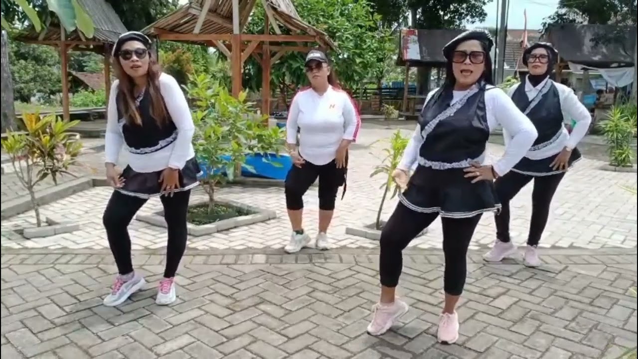 Lagi goyang keseleo alhasil i i e yoyo #senam #cover #dance 