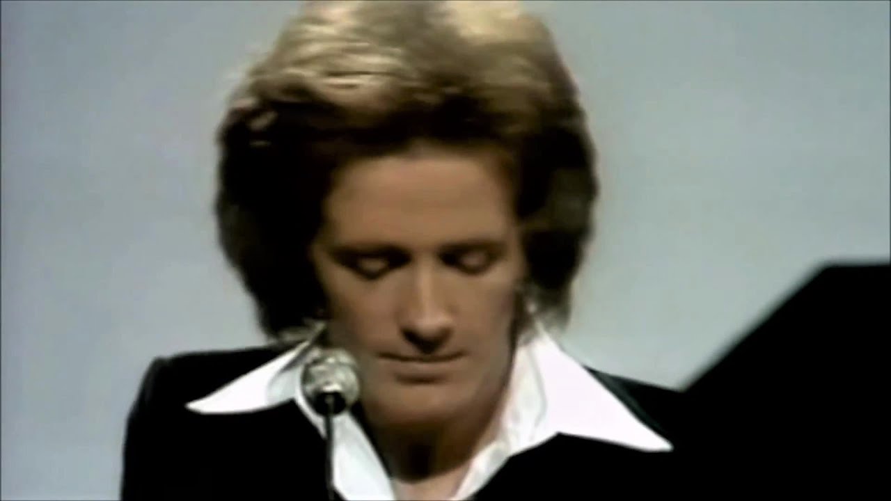 Gilbert O'Sullivan - Alone Again (Naturally) (1972) (Stereo / Lyrics)