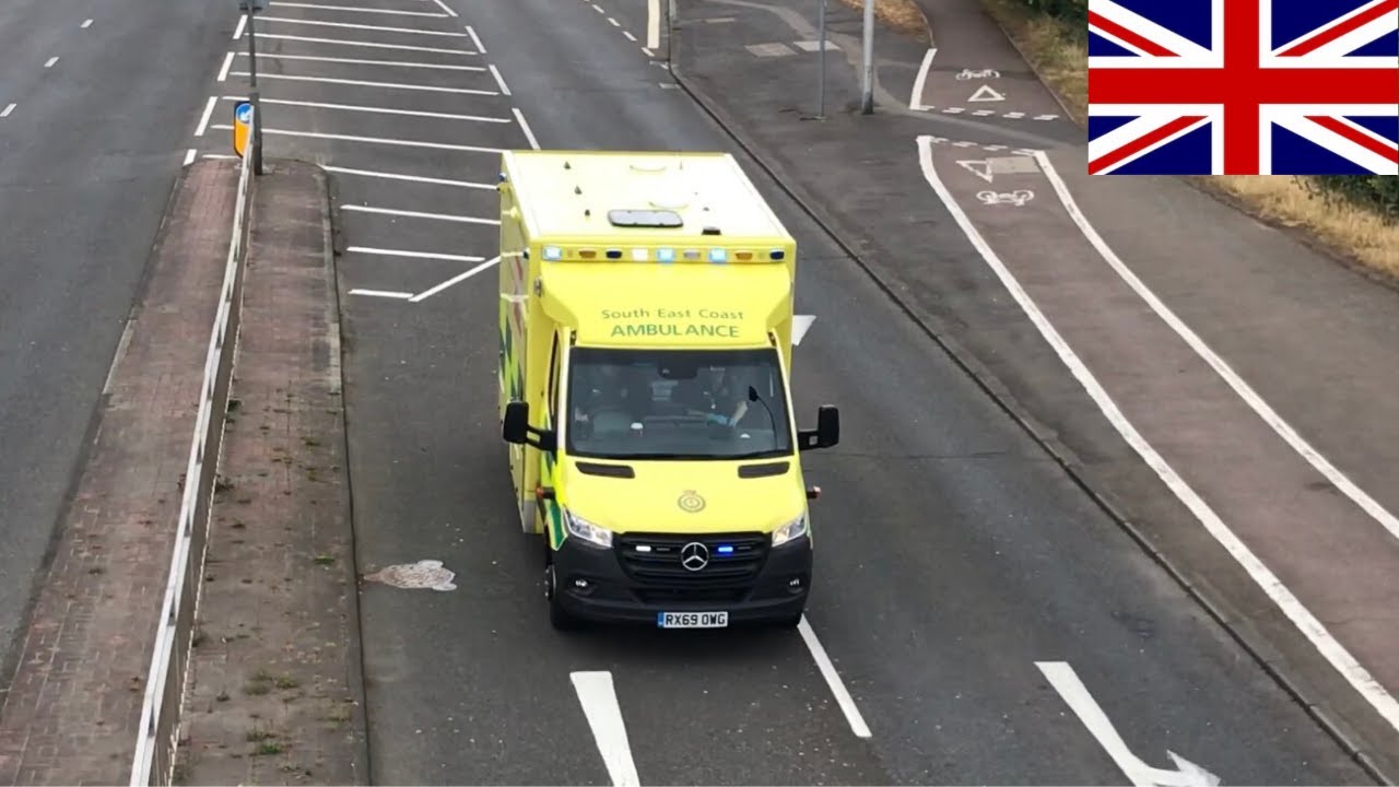 SECAmb [South East Coast Ambulance Service] Responding in Rainham Kent