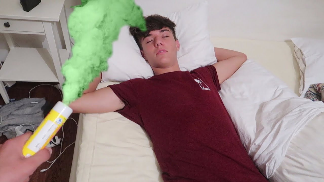RISVEGLIARE VALERIO MAZZEI CON UN FUMOGENO!!! (*abbiamo litigato*)