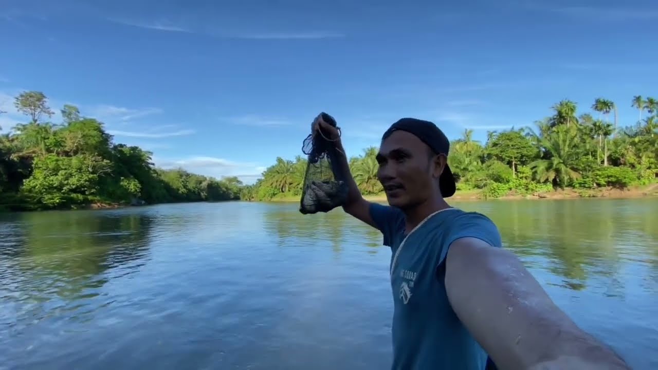 Berburu Ikan Dengan Jaring Hasilnya Langsung di Masak & Makan Di Pinggir Sungai