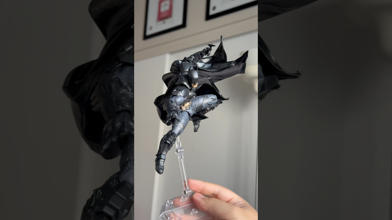 Posing the Amazing Yamaguchi Arkham Knight Batman #batman #amazingyamaguchi #actionfigures #posing
