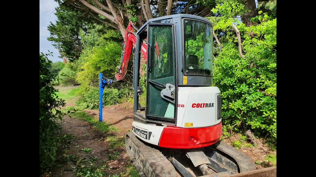 CX28 et son taille-haie