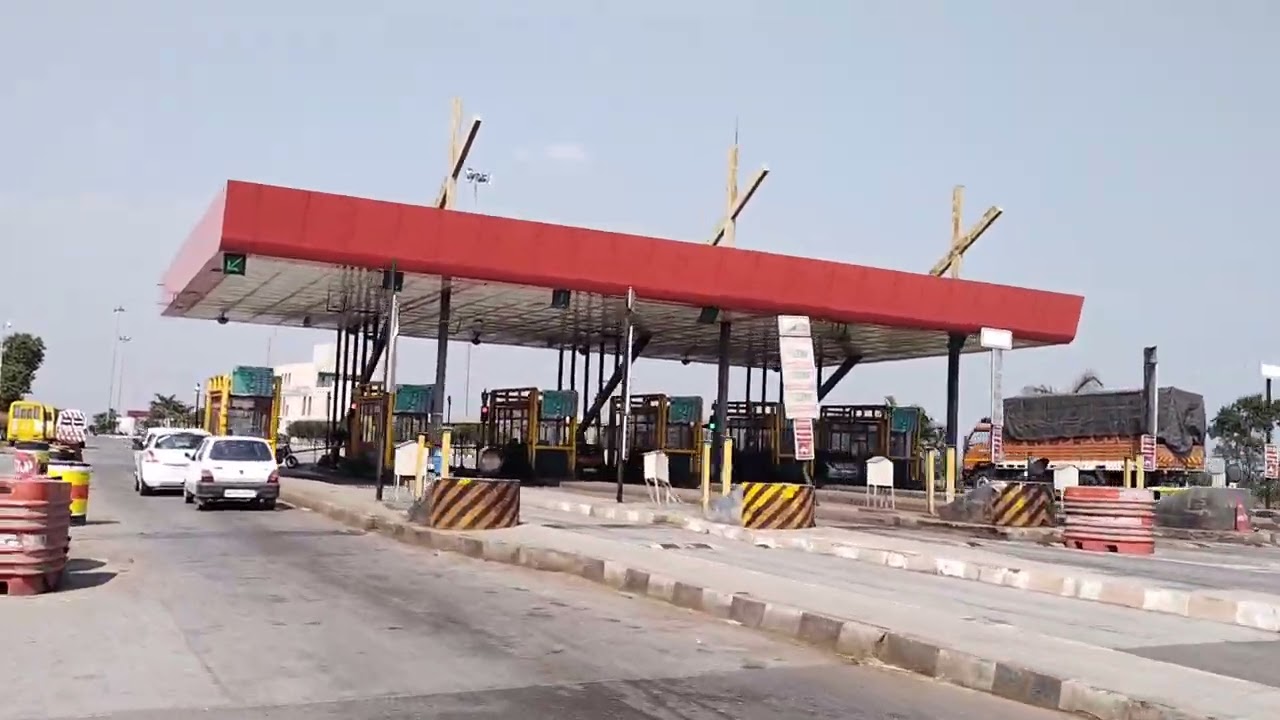 Pune Nashik Highways Sangamner Toll Naka 🚧🚥🚦🚨⛽ #ytshorts #Road #sangamner #nashik #pune