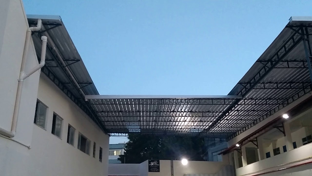 Cobertura metálica retrátil automático