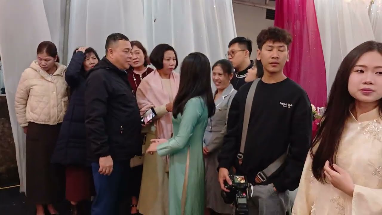 Ngày vui hạnh phúc của cháu gái chúng tôi 