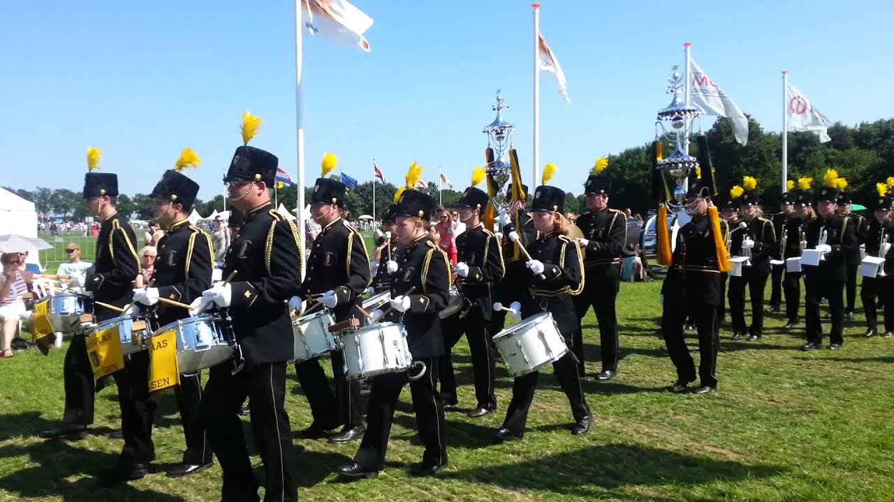 OLS 2013 Schutterij St  Nicolaas binnenkomst optocht)
