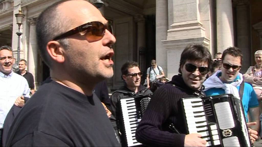Roma 22 aprile 2012: festa dei gambatesani - campidoglio