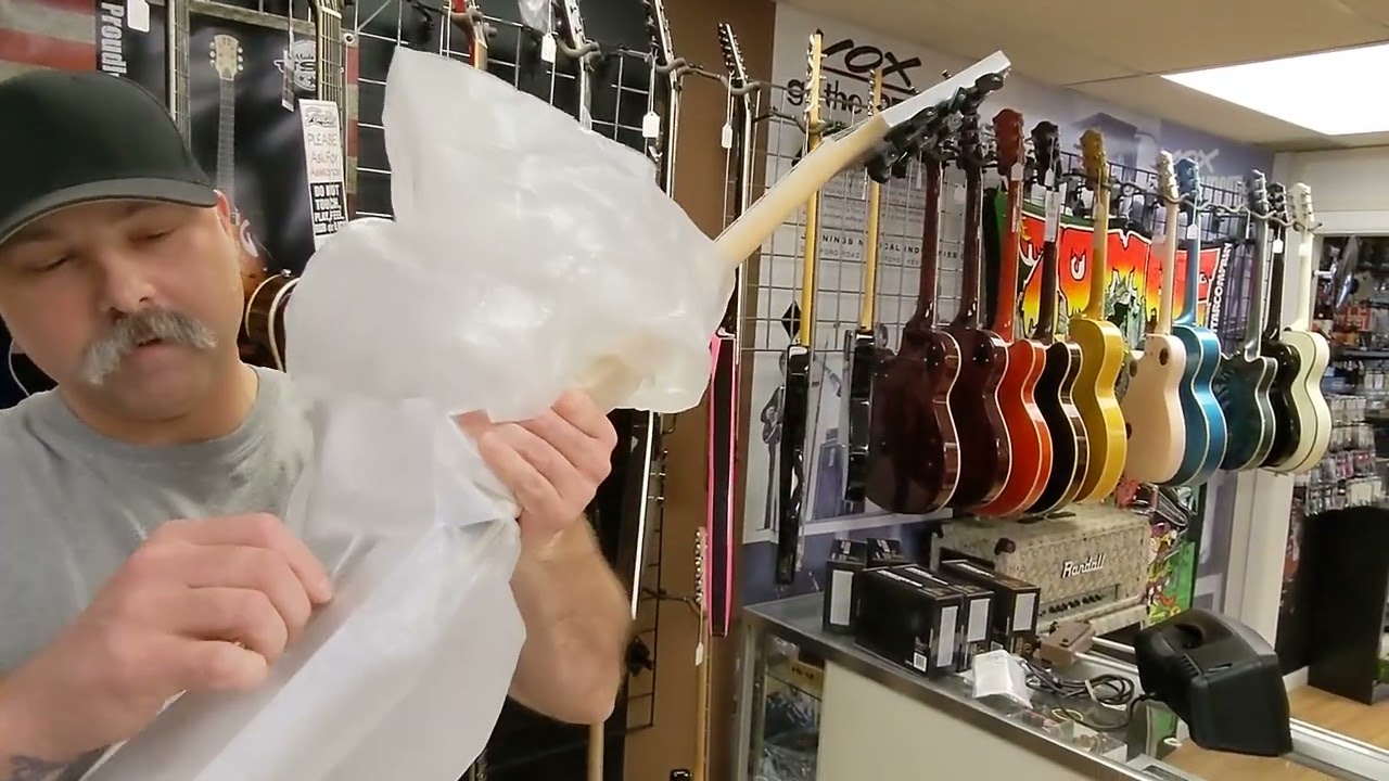 Wylde Audio Odin Grail silver and Black Unboxing