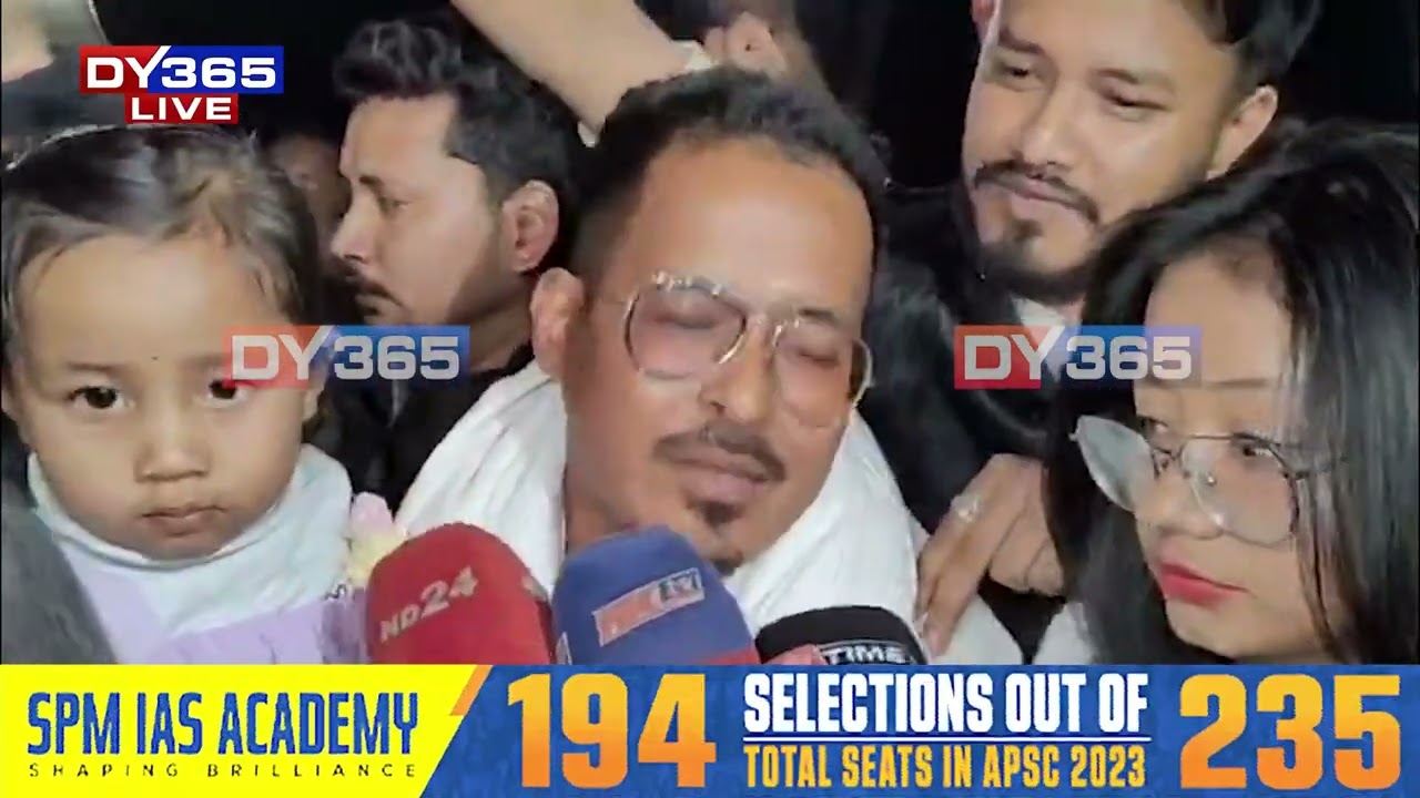 মুকলি আকাশৰ তললৈ বীৰ লাচিত সেনাৰ নেতা বিকাশ অসম আৰু ৰন্টু পানী ফুকন।