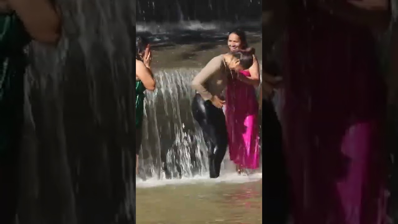 Women open bath salinadi