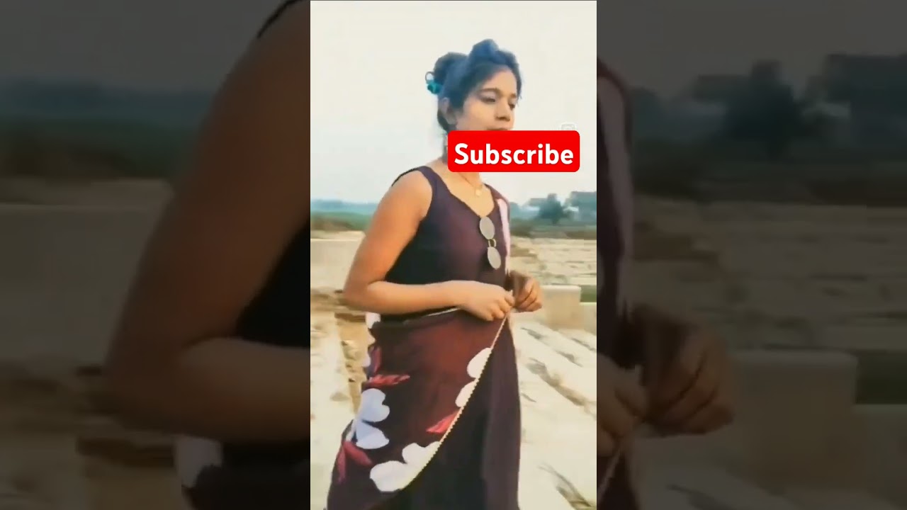 Yhi larki h zoo exam hall me videos bnai thi aue virlhui aur 4years ke liye niskasit kardyagya colla