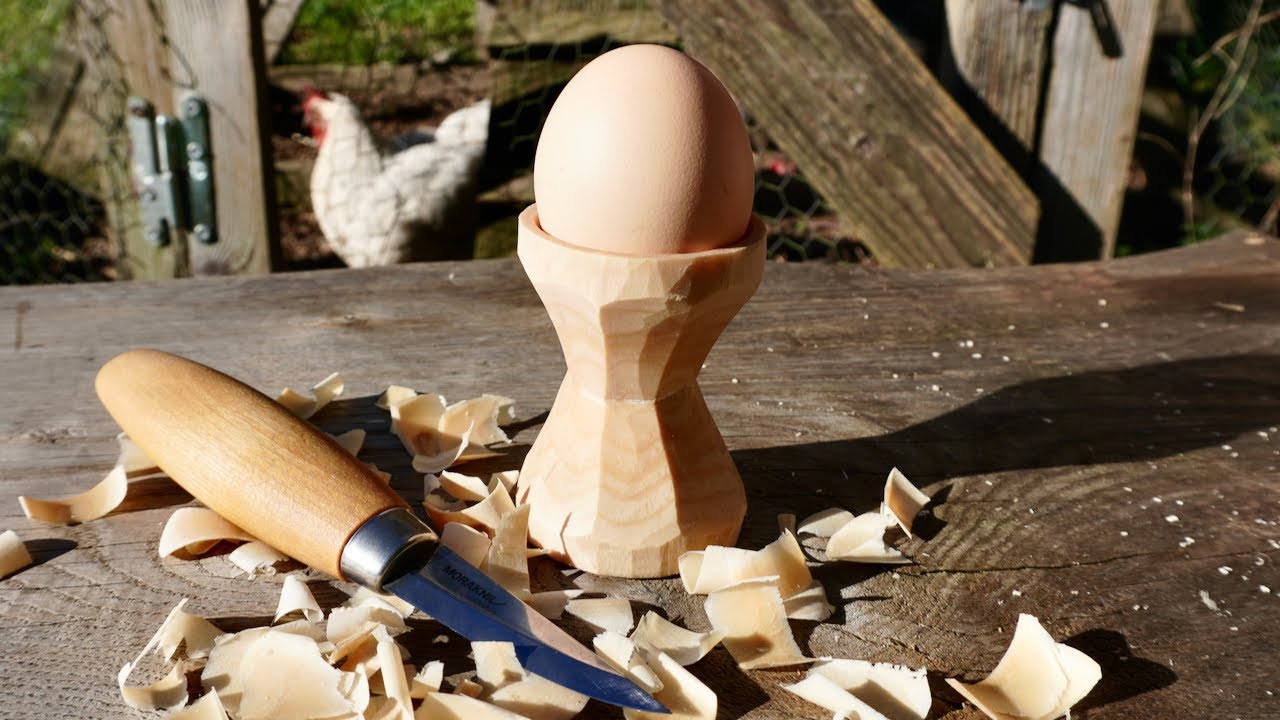 Sculpter un coquetier en bois au couteau