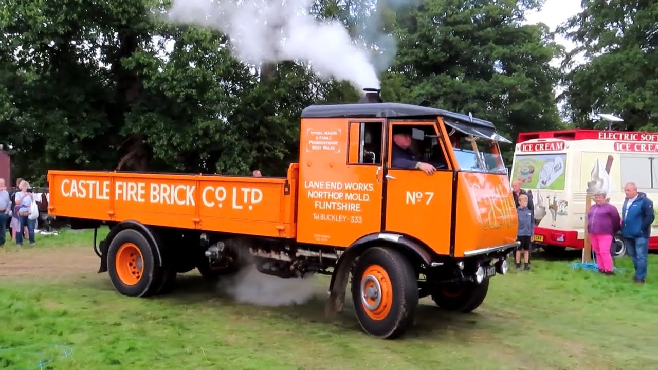 Shrewsbury Steam Rally 2023 - The 14:00 Grand Parade of Steam Engines begins