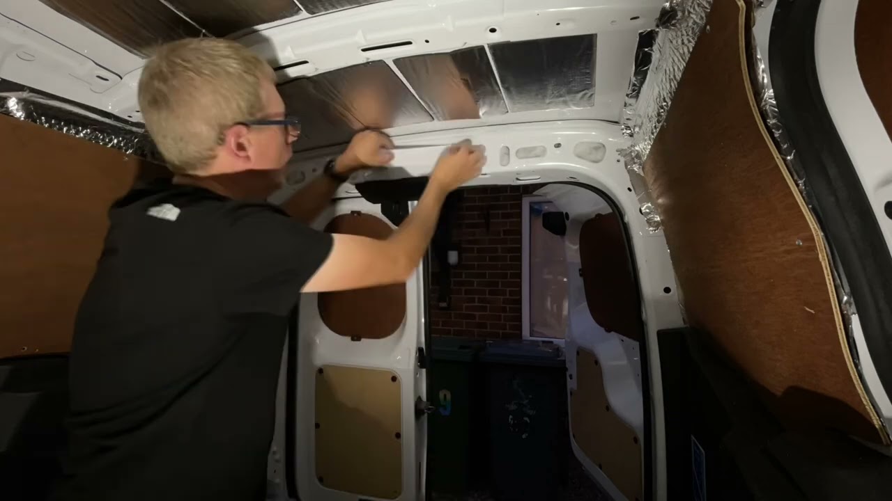Ford Transit Courier - micro camper pt1