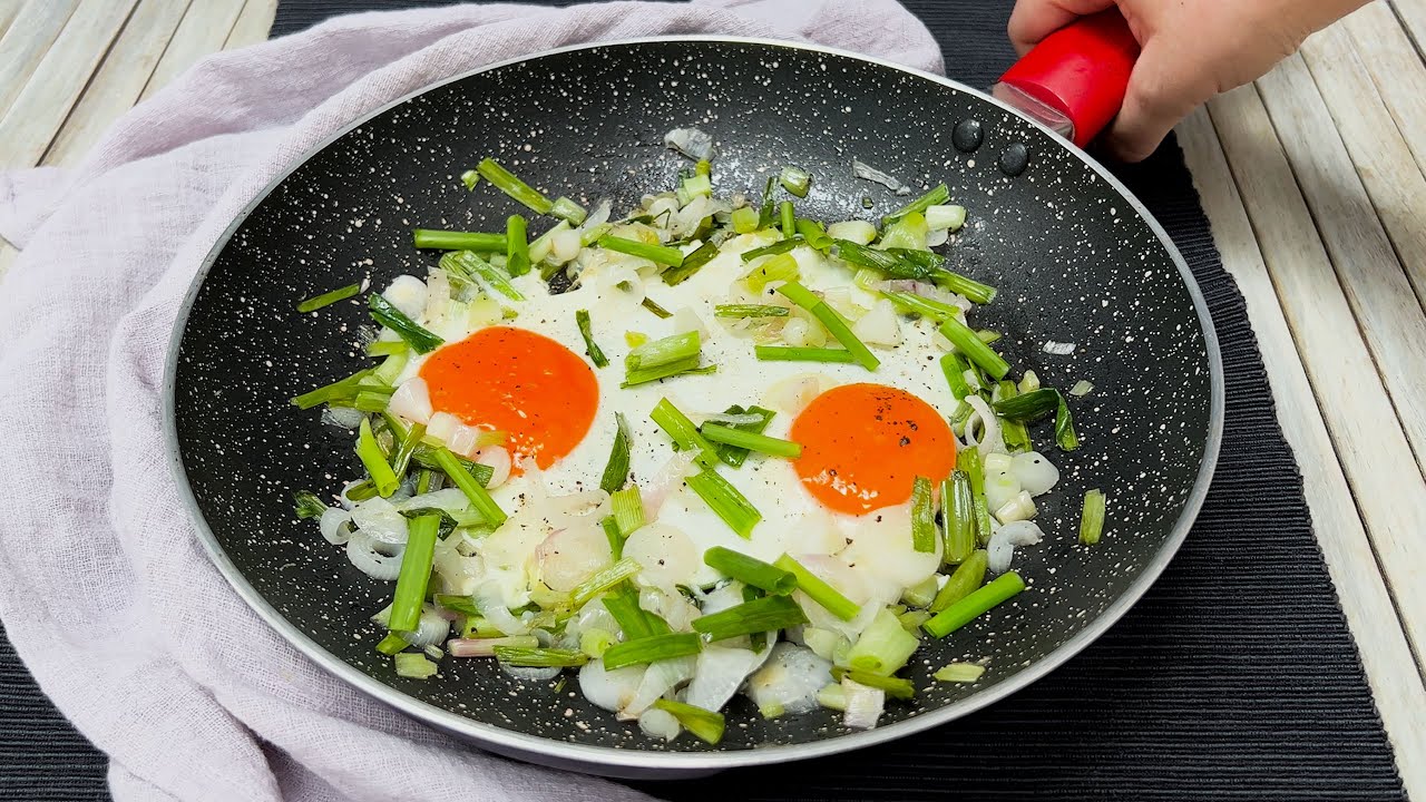 10 Min Pan-Fried Eggs with Green Onions
