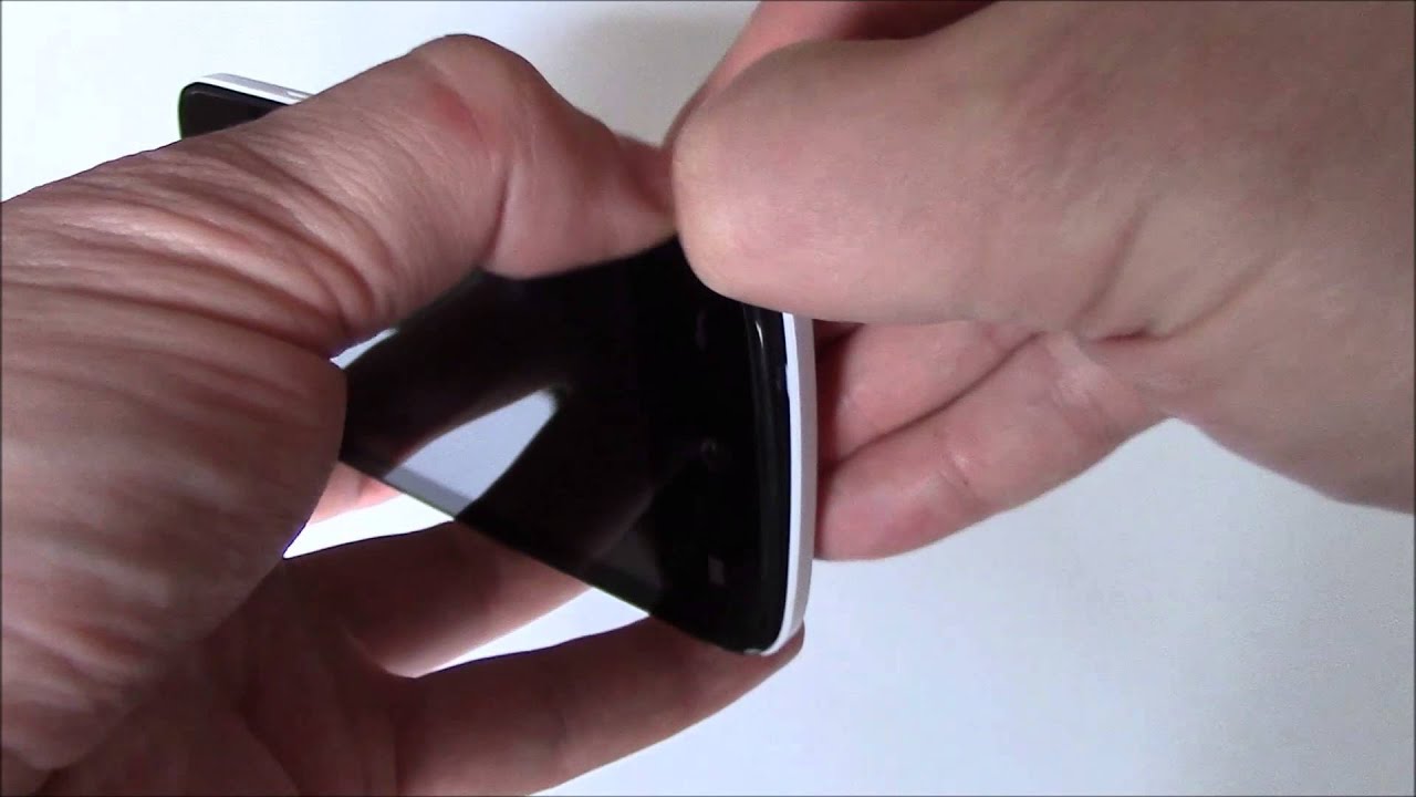 How To Remove the Battery From A BLU Life Play Mini Smartphone
