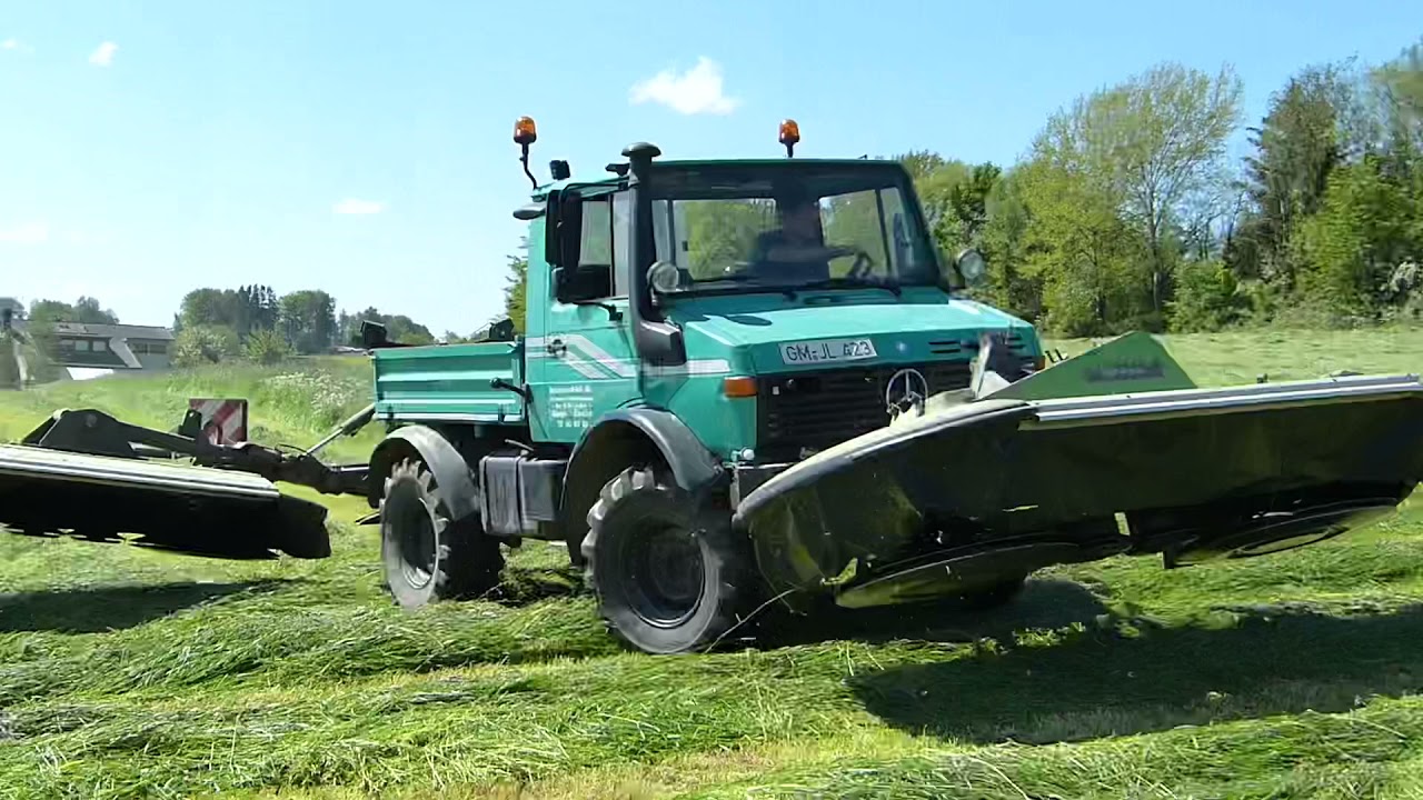 MB Unimog U 1400 mit Deutz Fahr Mähkombi im Einsatz
