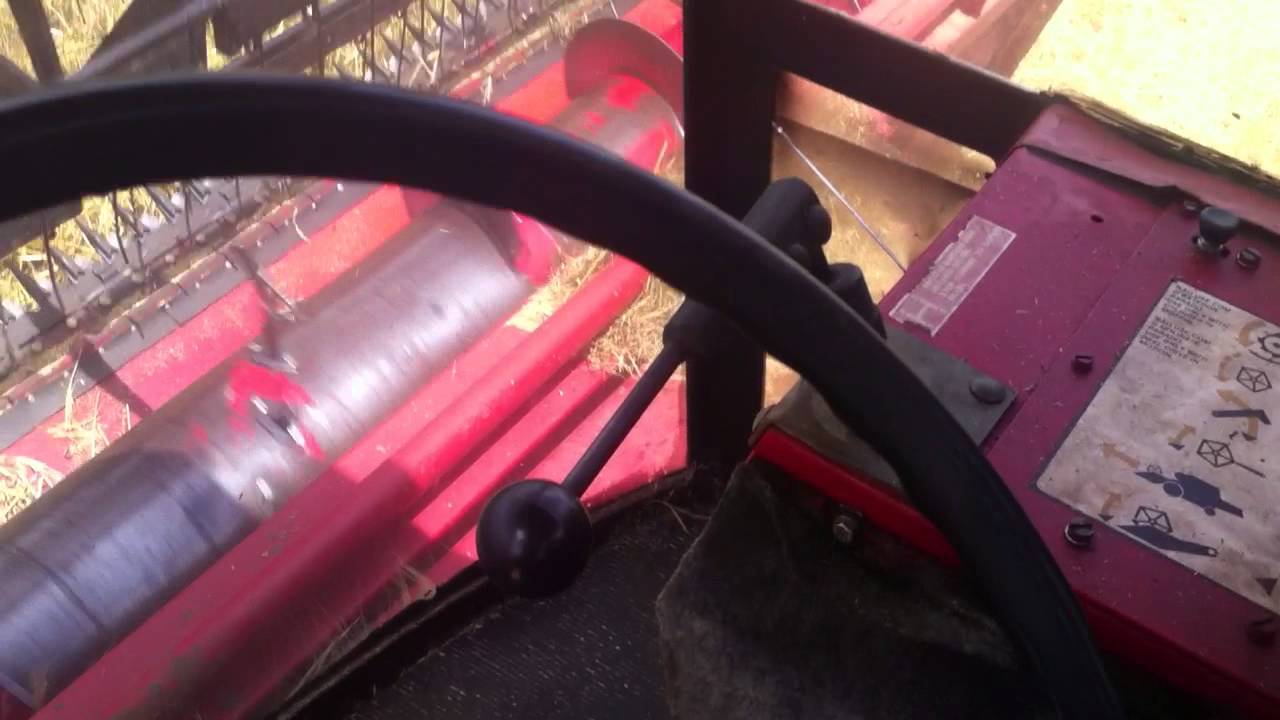 Operating a combine Massey Ferguson 3640