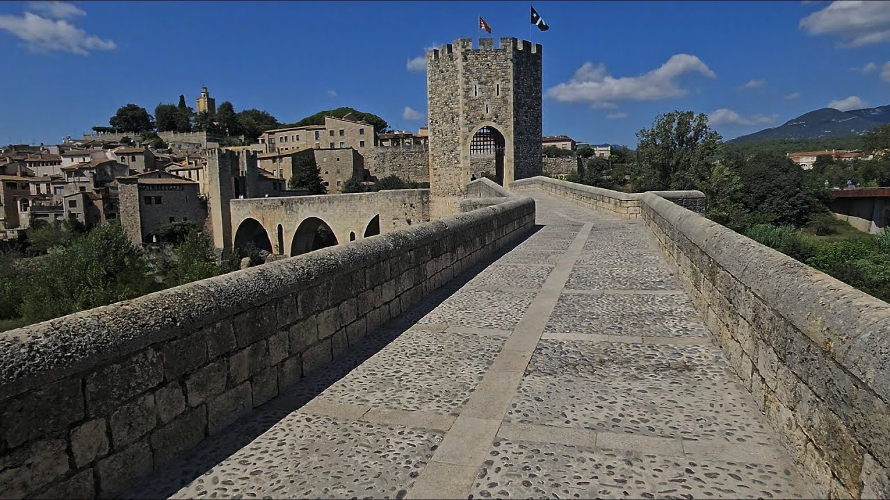 Pont de Besalú, Garrotxa, Girona, Cataluña. España. Diez siglos de historia. 10SET2024