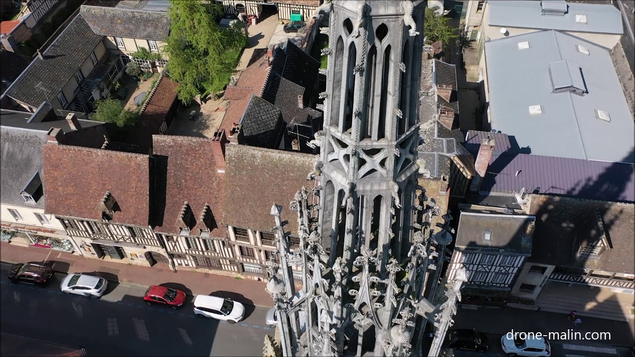 Vid&eacute;o a&eacute;rienne par drone de l&rsquo;&eacute;glise de Conches en Ouche