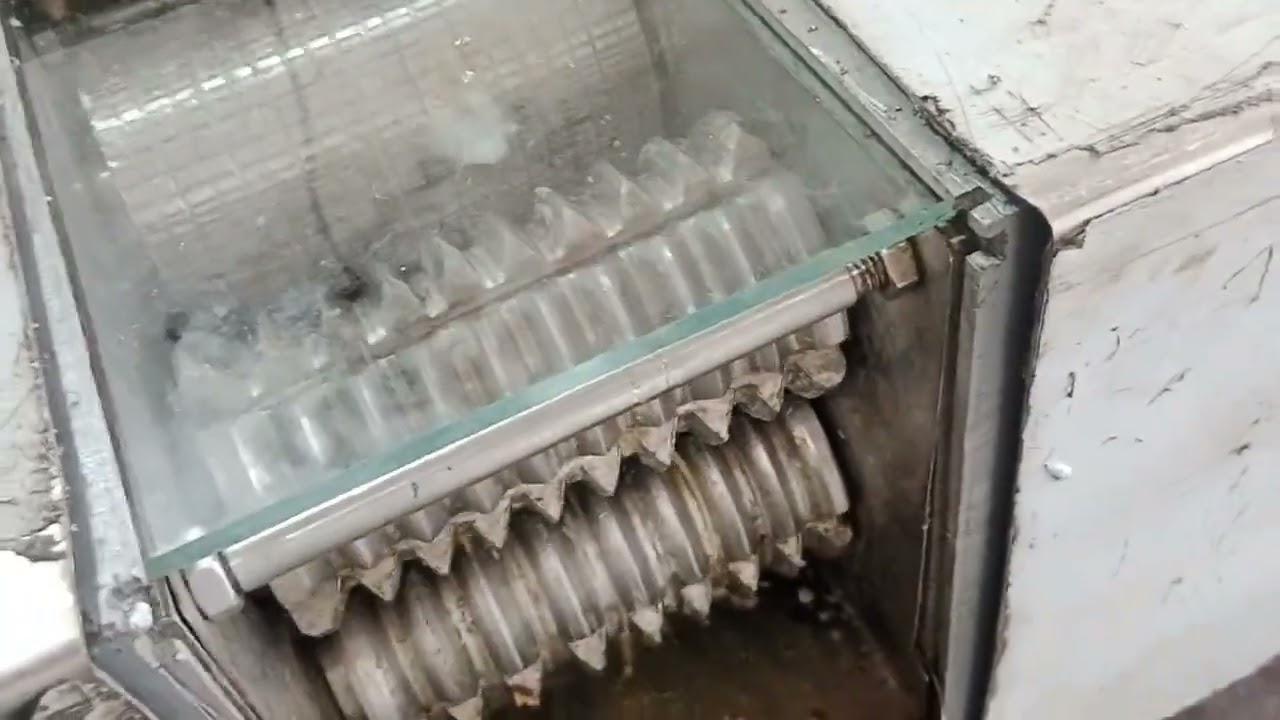 Sugar cane machine گنے کے رس والی مشین