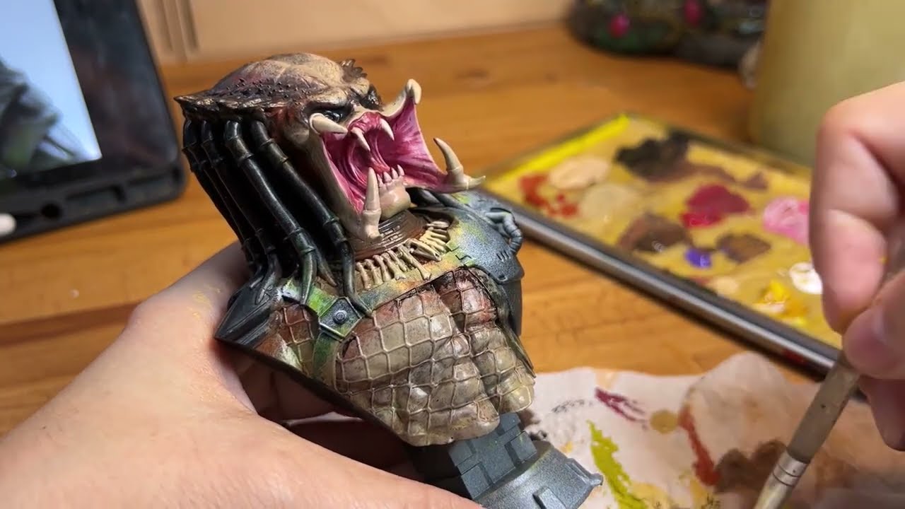 Painting a yautja 3D printed model without an airbrush - first time painting a mini!