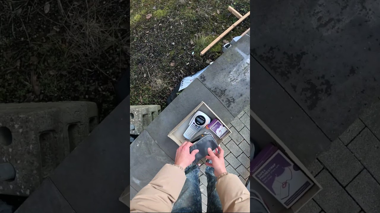 Нашел печатную машинку и компас на улицах Германии