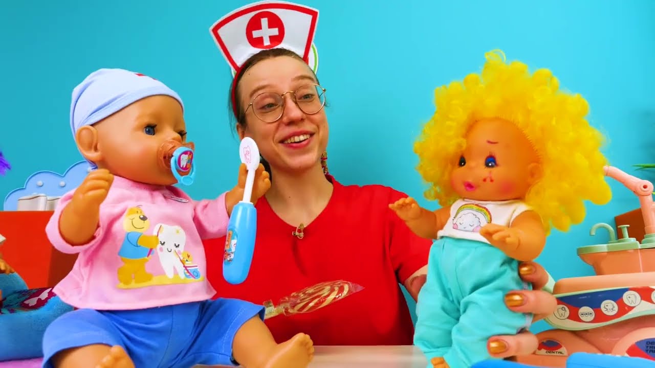 Lasten leikkejä leluilla. Baby Born -nukke Annabellestä tulee hammaslääkäri.