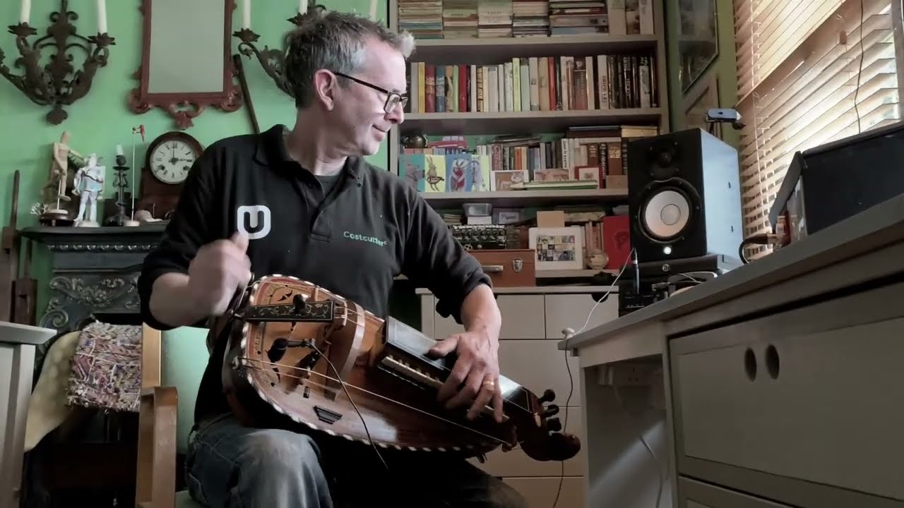 Fezziwig a rocking Hurdy -Gurdy bourrée dance tune (2024)