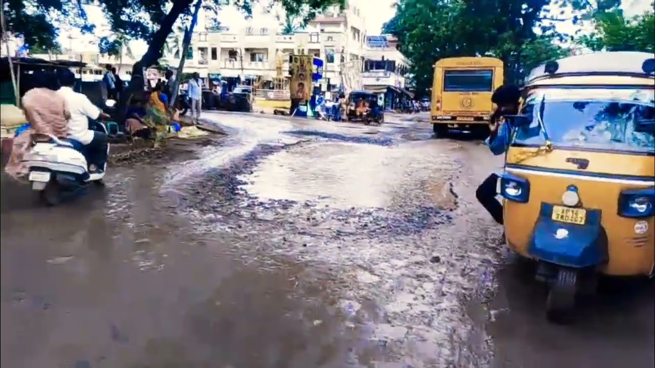 *కృష్ణా జిల్లా పామర్రు నియోజవర్గం అయ్యంకి నుండి మొవ్వ వరుకు రోడ్డు చాలా దారుణంగా ఉంది.*