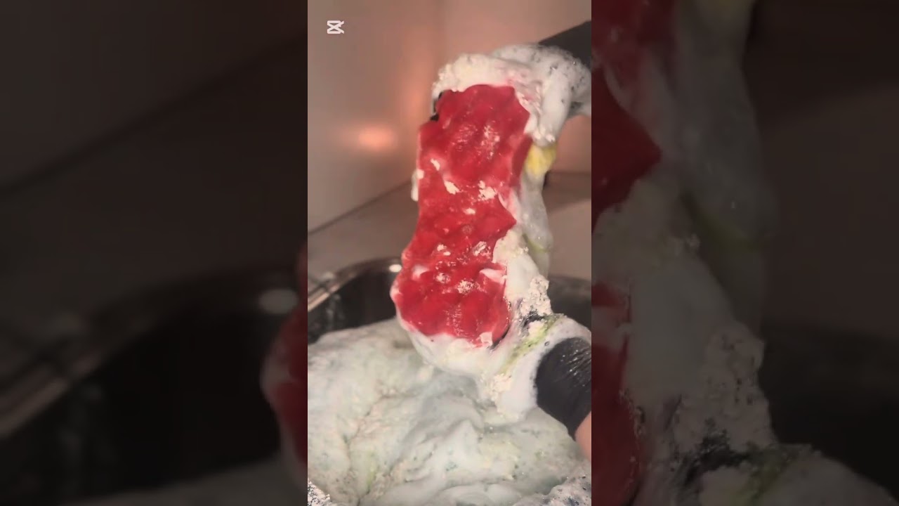 ASMR SPONGE SQUEEZING: Relaxing suds squeezes😍