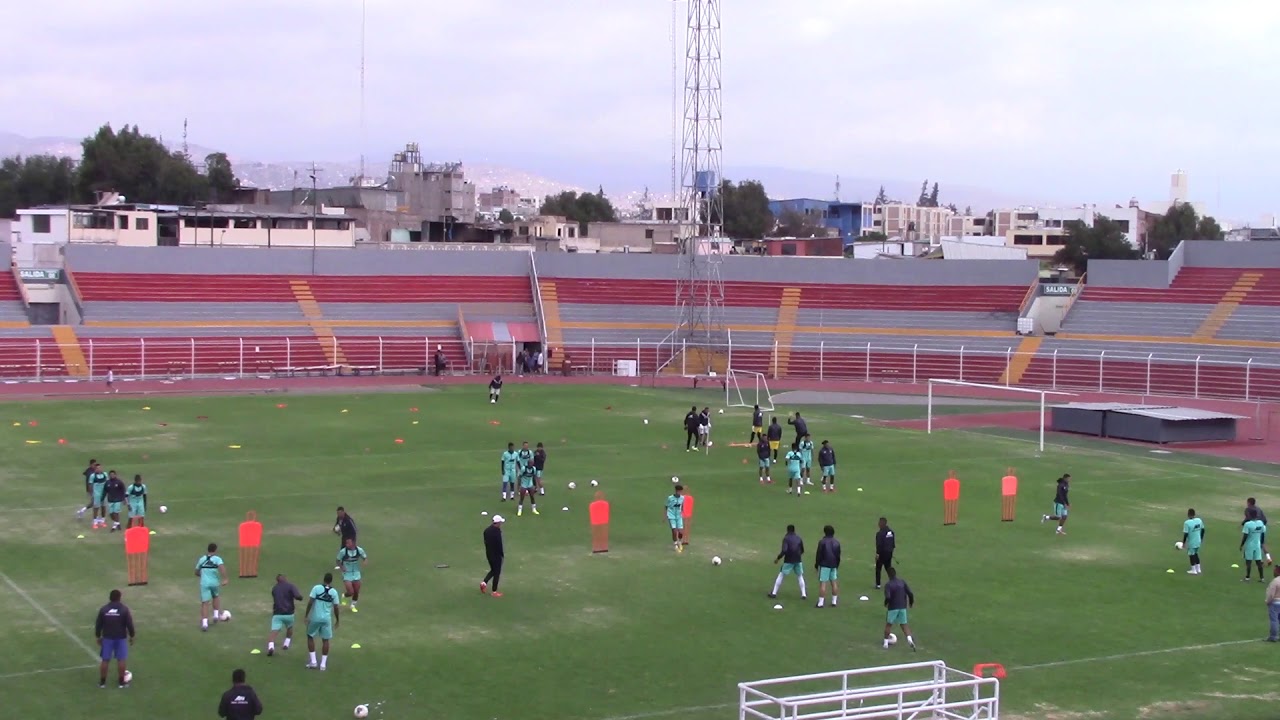 Profesor Lucas Ferreyra activación con orientación técnica