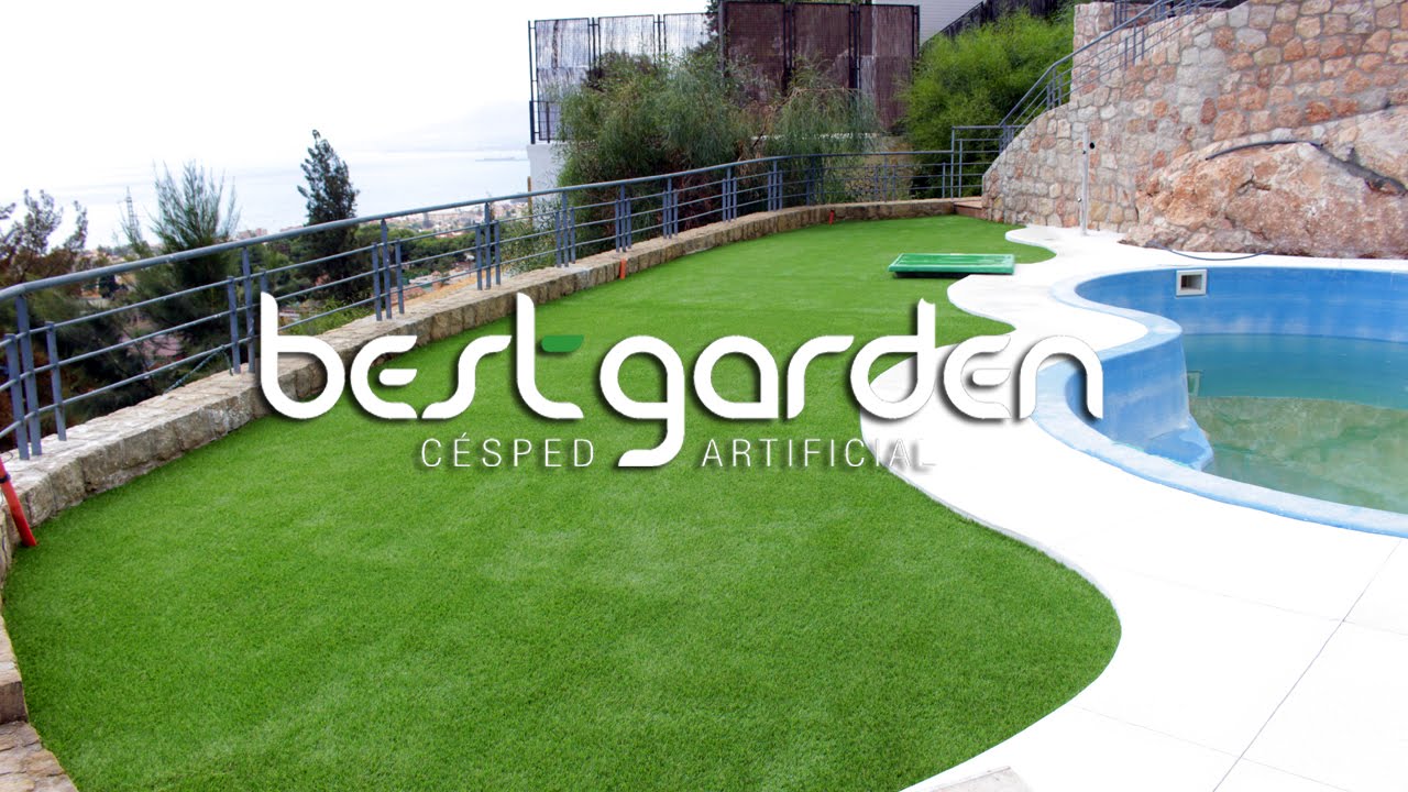 Instalación Césped Artificial alrededor de Piscina