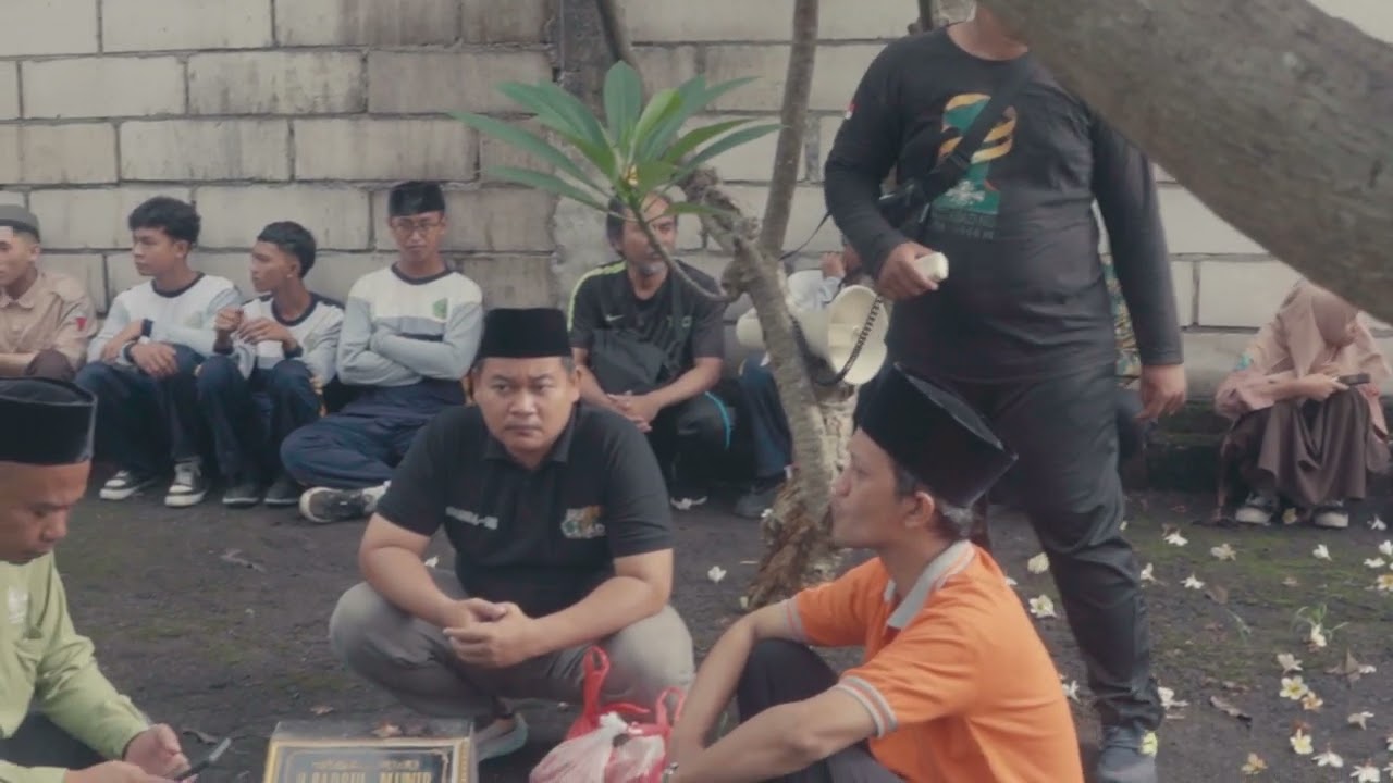 ZIARAH MAKAM KH BADRUL MUNIR DALAM RANGKA MENYAMBUT BULAN RAMADAN 1447 H