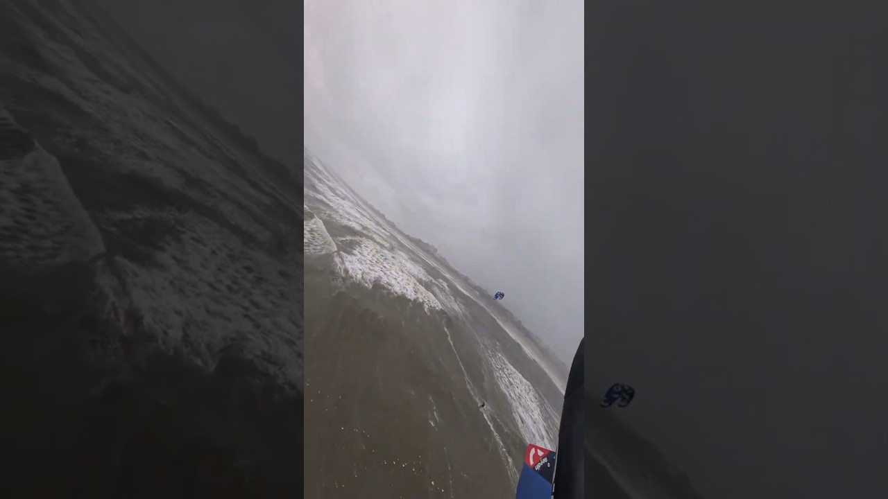 This is what it looks like when Kevin Langeree goes big 🔥  #kiteboarding #kitesurfing #reedinkites