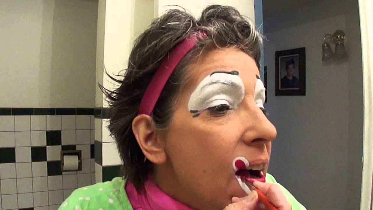 The proper way to apply clown makeup: demo