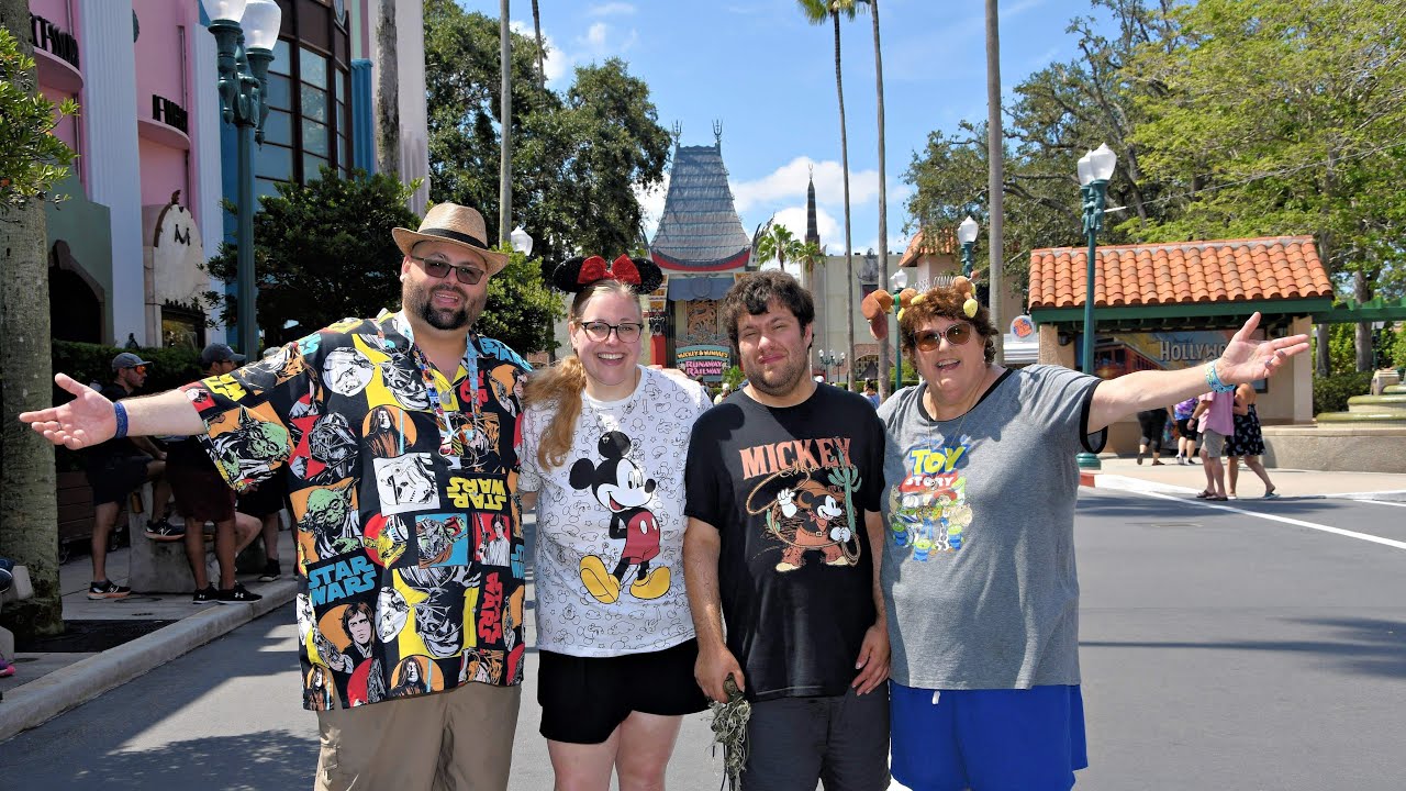 Walt Disney World - Hollywood Studios pt. 1 - Roundup Rodeo BBQ and Toy Story Land!