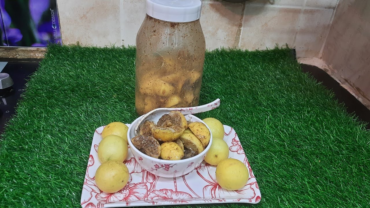 Nimbu ka achaar Namak kali mirch se bana saalo saal chalne wala/नींबू का अचार