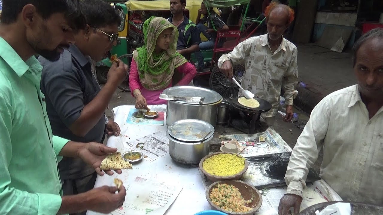 Dal Ki Roti Two Piece Only 10 Rs | Besides Nizamuddin Railway Station New Delhi