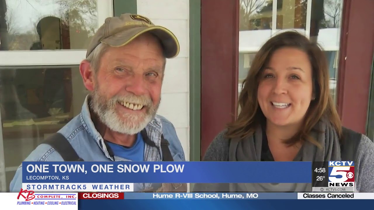 Lecompton city worker clears snow from entire town with single plow