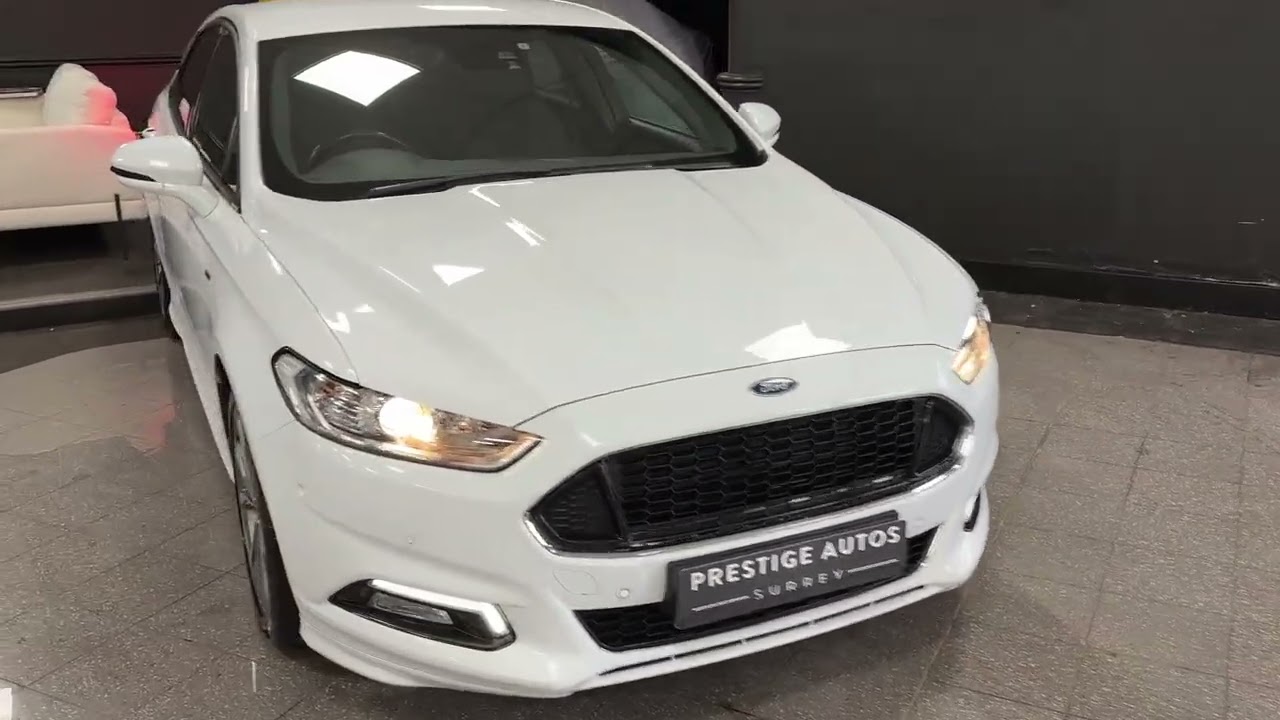 White Ford Mondeo 