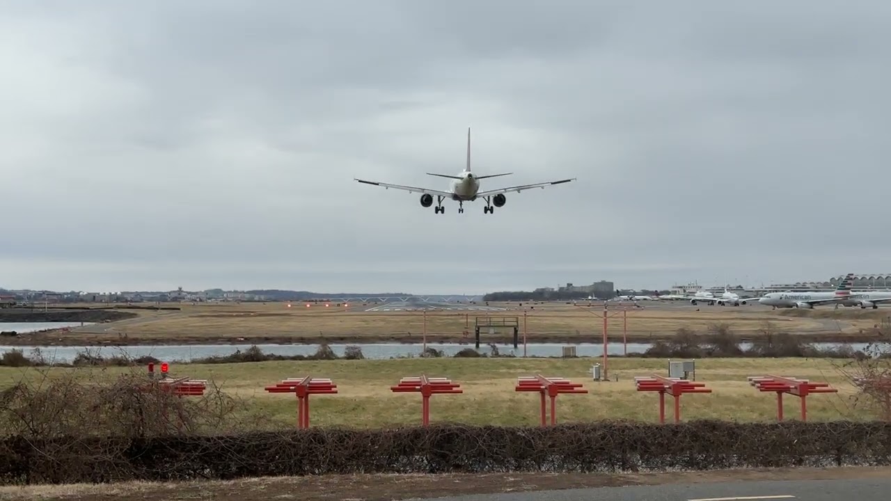 Gravelly Point DCA Plane Landing Dec 2025